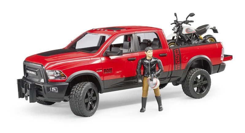 Bruder RAM 2500 Power Wagon Con Ducati Desert Sled Y Conductor